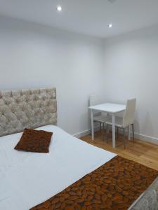 Apartment & Rooms in London