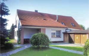 Amazing Home In Lbbenau-gross Beuchow With 3 Bedrooms