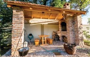 Pet Friendly Apartment In Herceg Novi