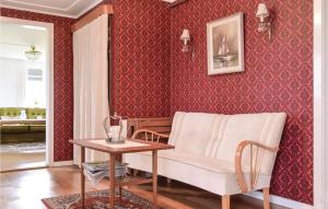 Three-Bedroom Holiday Home In Halltorp