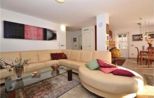 Lovely Home In Izola With Kitchen 