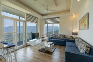 Pristine Pines by VEO, StayVista - 8BHK Mountain-View Villa with Table Tennis