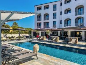 玛丽亚斯特拉酒店 - 卡尔维