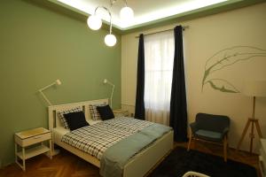 Castle Courtyard Hideaway