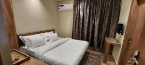 DREAM HOTEL