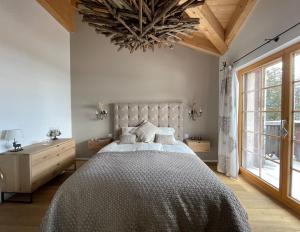 Alpine chic apartment at Rothorn cable car