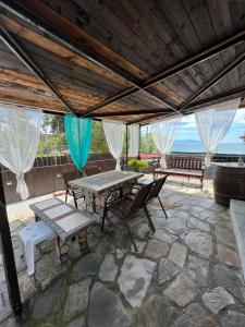 Maisonette 25m from the sea