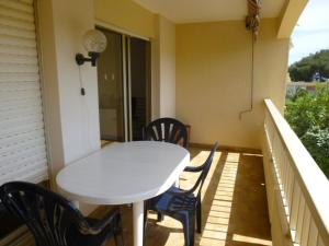 Joli T2 rénové à La Favière, proche plages et commerces, parking privatif - FR-1-610-16