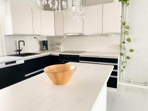 Maalaistalo maatilamiljöössä