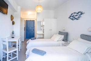 Studio (2 Adults) with Extra Bed room in Ninetta's Studios