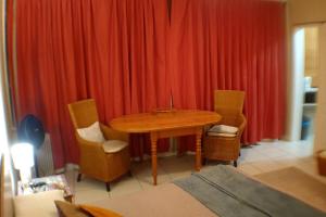 Disa Park Studio with Mountain Views