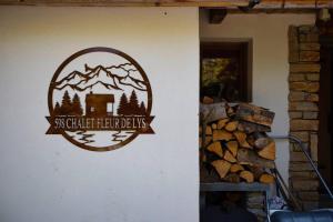 Chalet Fleur de Lys - Chalet 4BR Wood Stove , Home Cinema , Parental Suite - By Cozee Rentals