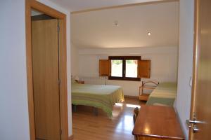 Triple Room with Mountain View room in Masia Molí de Tartareu