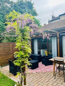 Maisons de vacances Au petit Jardin Sezannais : Maison 1 Chambre