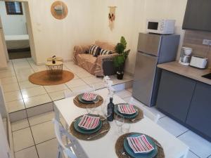 Appartements Location T2 en plein centre d'Agde : photos des chambres