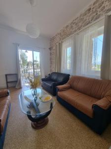 Hall Apartments & Rooms - by Avelink