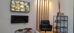 Grey Swan - Modern & Stylish apartment with Private Parking