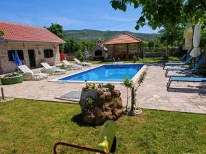 Nikini dvori - Umljanović