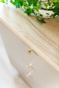 Nyrenoverat gårdshus på havstomt med hög standard