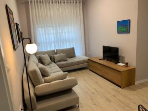 Lovely 1-bedroom Condo in Tirana WiFi-Netflix-AC