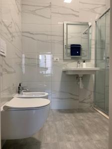 Lovely 1-bedroom Condo in Tirana WiFi-Netflix-AC