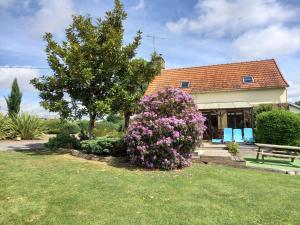 Maisons de vacances La Gasteboisiere with swimming pool and games room : photos des chambres