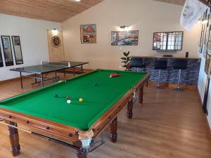 Maisons de vacances La Gasteboisiere with swimming pool and games room : photos des chambres