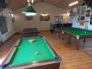 Maisons de vacances La Gasteboisiere with swimming pool and games room : photos des chambres