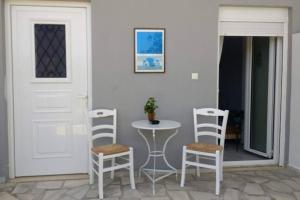 Renovated apartment in Adelianos Kampos