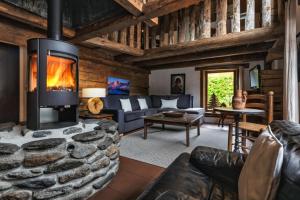 Le Bossey - 4BR Traditional Chalet BBQ, Fireplace and View - By Cozee Rentals