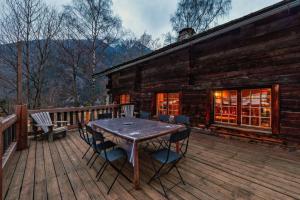 Le Bossey - 4BR Traditional Chalet BBQ, Fireplace and View - By Cozee Rentals