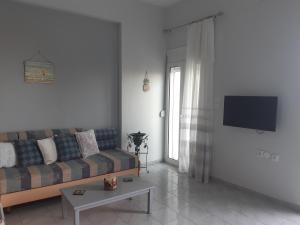 Renovated apartment in Adelianos Kampos