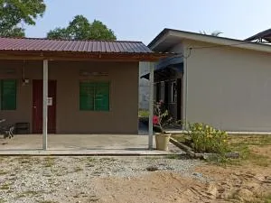 Depulauserai Budget Home No AirCond - Kampong Kelat Rendang