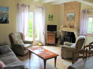 Maisons de vacances Maison familiale avec piscine pres de Bergerac, ideale pour randos et visites historiques - FR-1-616-112 : photos des chambres