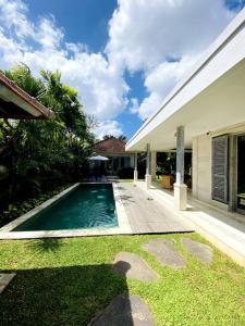 Villa Biru - 500m Batubelig beach