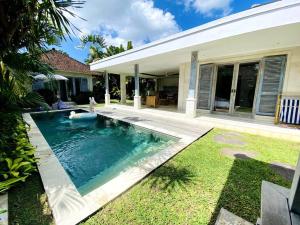 Villa Biru - 500m Batubelig beach