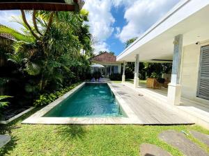 Villa Biru - 500m Batubelig beach