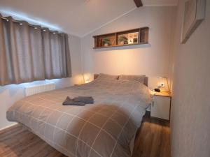 Chalet by Wadden Sea with Sunny Garden