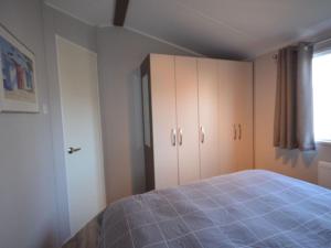 Chalet by Wadden Sea with Sunny Garden