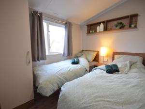 Chalet by Wadden Sea with Sunny Garden