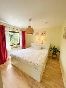 Souterrainwohnung mit großem Garten und Sauna - Knallhütte