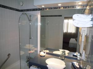 Hotels The Originals City, Hotel Rey du Mont Sion, Saint-Julien-en-Genevois Sud (Inter-Hotel) : photos des chambres