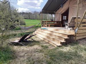 Tentes de luxe Luxe safarilodgetent met boxspring bedden : photos des chambres