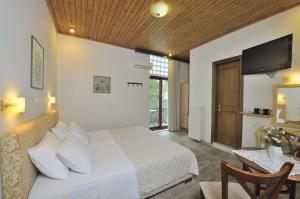 Standard Triple Room room in Dryades & Orion Hotel