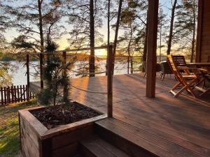 Domki Borsk nowe komfortowo wyposażone domki nad samym jeziorem Wdzydze w otoczeniu sosnowego lasu