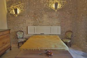 Palazzo Antico nella piazza di Montepagano