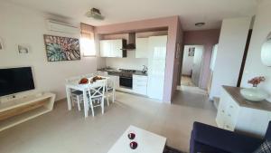 Casa Grande - Violette, Silver and Golden apartments with park and sea view