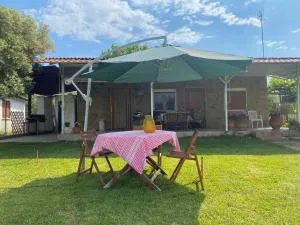 San Mamas Seaside Cottage-House, Large Garden and Caravan - Áyios Mámas