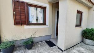 Apartment Pergola with Mediterranean Garden & BBQ
