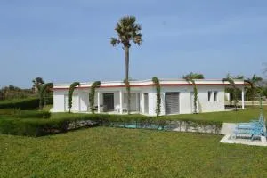 Domaine Maya Plage, Villa 2 au bord de l'Océan - Boukot Ouolof